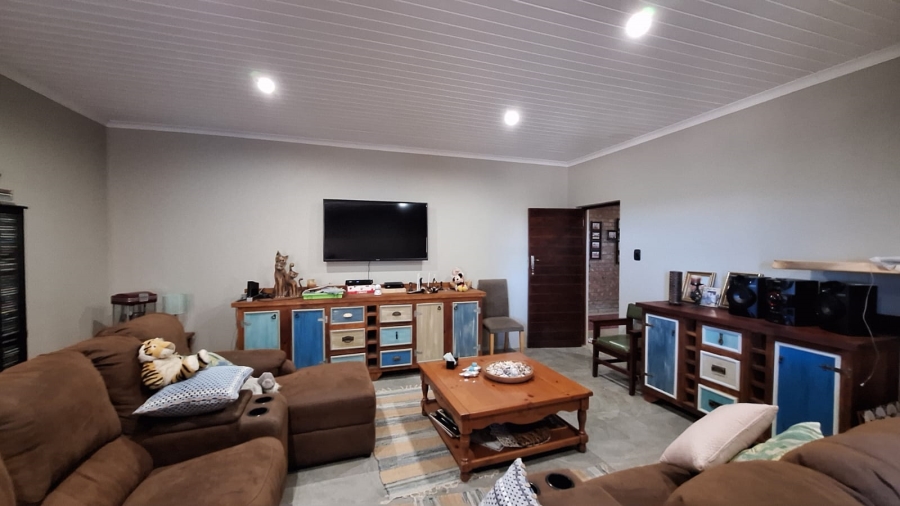 5 Bedroom Property for Sale in Stilbaai Oos Western Cape